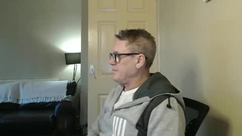 Snapshot of scottsman214 chatting on January 1, 2025, 2:42 pm James online show from January 1, 2025, 2:42 pm