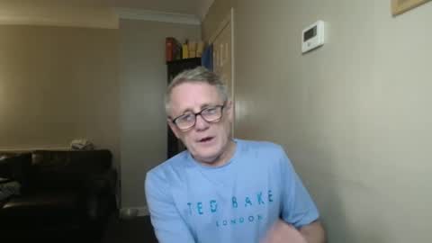 Snapshot of scottsman214 chatting on November 1, 2025, 9:50 pm James online show from November 1, 2025, 9:50 pm