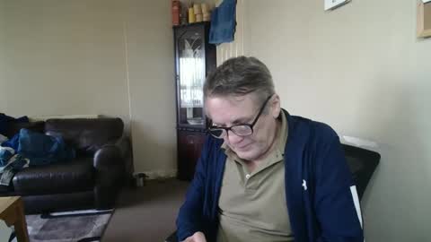 Snapshot of scottsman214 chatting on December 21, 2025, 12:12 pm James online show from December 21, 2025, 12:12 pm