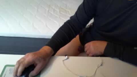 scottyen12 online show from November 14, 2025, 12:37 pm