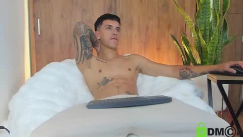 Snapshot of sebas_w01 chatting on February 20, 2026, 1:35 am sebastian online show from February 20, 2026, 1:35 am