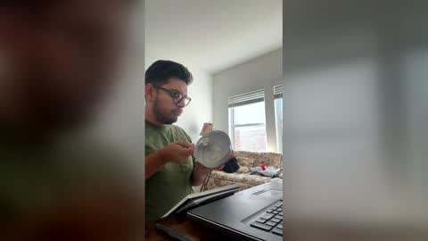 Snapshot of sebasbilbao7 chatting on March 18, 2026, 3:37 pm sebasbilbao7 online show from March 18, 2026, 3:37 pm