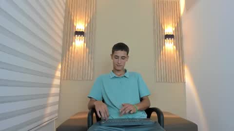 Snapshot of sebass_r chatting on November 14, 2025, 7:23 pm sebass_r online show from November 14, 2025, 7:23 pm