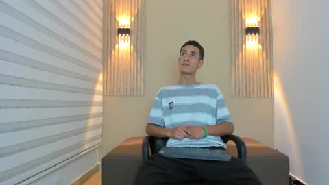 Snapshot of sebass_r chatting on November 15, 2025, 7:21 pm sebass_r online show from November 15, 2025, 7:21 pm