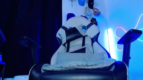 Sebastian online show from November 30, 2025, 10:47 pm