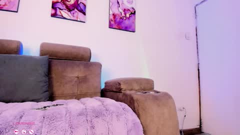     .  INDEPENDENT MODEL online show from February 6, 2026, 1:14 pm