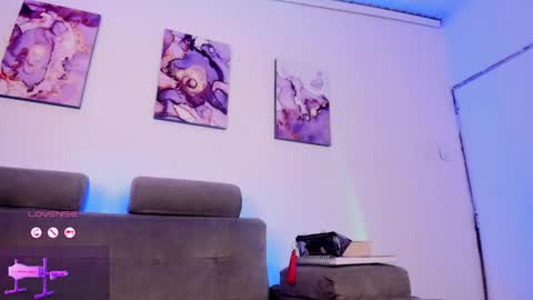     .  INDEPENDENT MODEL online show from February 7, 2026, 6:44 pm