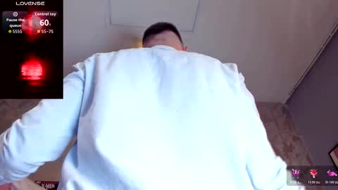 Snapshot of sebastianmaximoff chatting on November 1, 2025, 7:27 pm Sebastian online show from November 1, 2025, 7:27 pm