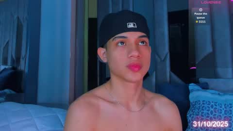 Sebastian online show from October 31, 2025, 9:05 pm