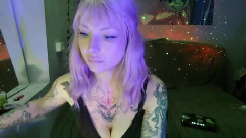 Snapshot of secret_bloom chatting on December 16, 2025, 9:09 pm secret_bloom online show from December 16, 2025, 9:09 pm