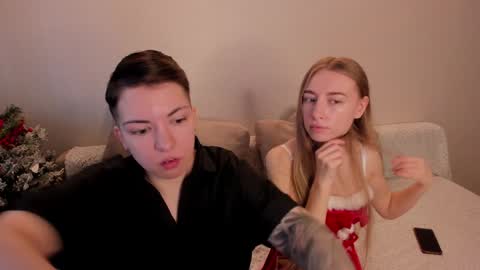 Snapshot of secret_dreams_ chatting on January 1, 2025, 8:02 am Amanda and pair in a real life we love each other but can play with you online show from January 1, 2025, 8:02 am