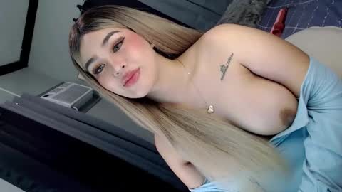 Snapshot of secret_lover22 chatting on March 5, 2025, 9:37 pm Chloe online show from March 5, 2025, 9:37 pm