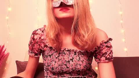 Anni online show from January 8, 2025, 2:46 pm