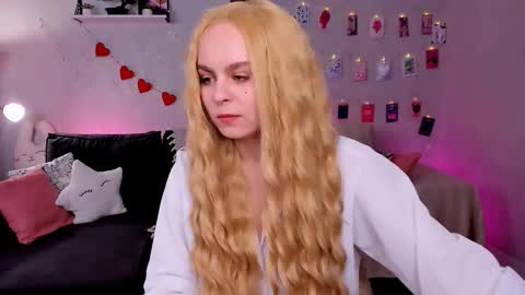 Vivien online show from March 3, 2026, 8:53 am