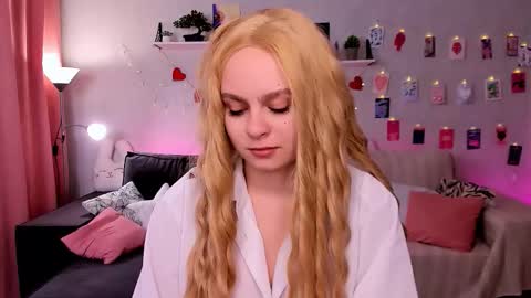 Vivien online show from March 16, 2026, 9:13 am