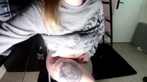 Snapshot of secretcouple67 chatting on February 19, 2026, 10:28 pm secretcouple67 online show from February 19, 2026, 10:28 pm