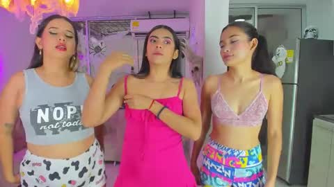 Snapshot of secrethause71605 chatting on September 24, 2025, 9:51 pm NIKOL online show from September 24, 2025, 9:51 pm