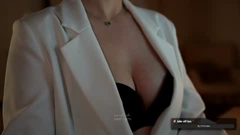 Snapshot of secrets_eli chatting on July 9, 2026, 8:35 pm Eliz online show from July 9, 2026, 8:35 pm