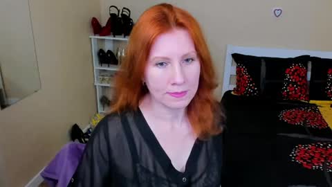 seductive_foxy_ online show from April 26, 2026, 2:42 am