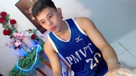 Snapshot of seductive_maxxx chatting on June 22, 2026, 9:17 am Max online show from June 22, 2026, 9:17 am