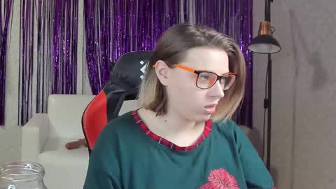 Snapshot of seductive_she_wolf chatting on February 9, 2025, 7:30 pm seductive_she_wolf online show from February 9, 2025, 7:30 pm