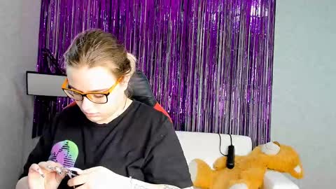 Snapshot of seductive_she_wolf chatting on March 10, 2025, 6:59 am seductive_she_wolf online show from March 10, 2025, 6:59 am