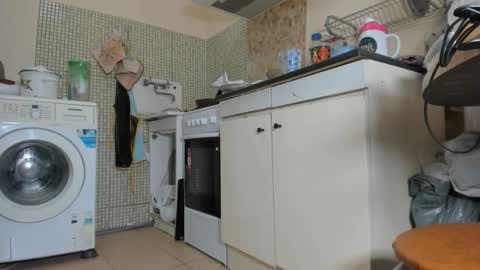 Snapshot of seductive_she_wolf chatting on October 22, 2025, 12:16 pm seductive_she_wolf online show from October 22, 2025, 12:16 pm