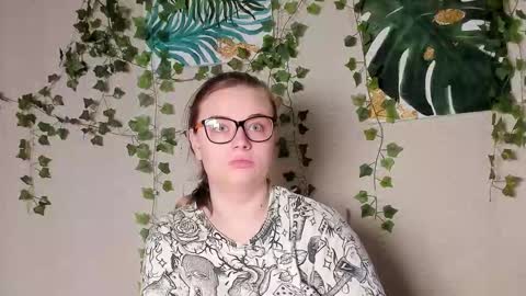 Snapshot of seductive_she_wolf chatting on October 27, 2025, 5:28 pm seductive_she_wolf online show from October 27, 2025, 5:28 pm