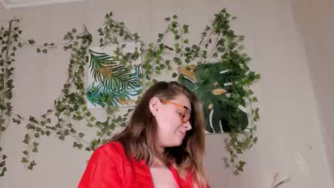 Snapshot of seductive_she_wolf chatting on November 11, 2025, 5:57 pm seductive_she_wolf online show from November 11, 2025, 5:57 pm