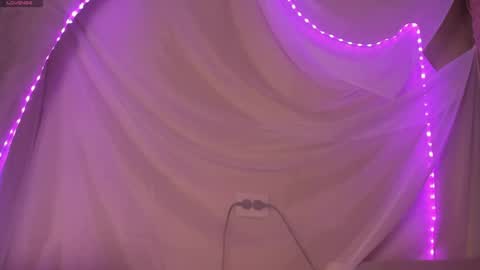 seductive_she_wolf online show from May 23, 2026, 9:13 am