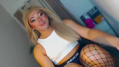 Snapshot of seductivedeluxe69 chatting on May 3, 2026, 7:42 pm Deluxe online show from May 3, 2026, 7:42 pm