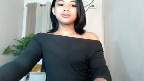 Snapshot of seductivedeluxe69 chatting on May 18, 2026, 6:30 am Deluxe online show from May 18, 2026, 6:30 am
