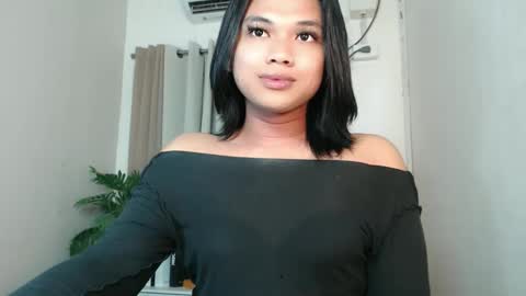 Snapshot of seductivedeluxe69 chatting on June 7, 2026, 5:06 pm Deluxe online show from June 7, 2026, 5:06 pm