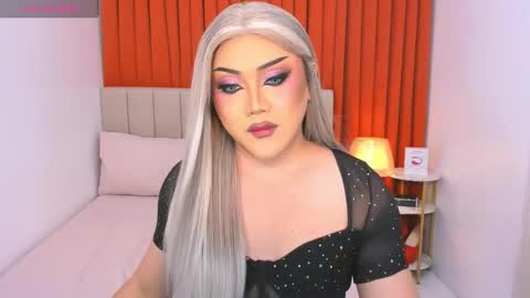 Snapshot of seductivelolalola chatting on March 7, 2025, 1:20 am Natalie Mefford online show from March 7, 2025, 1:20 am