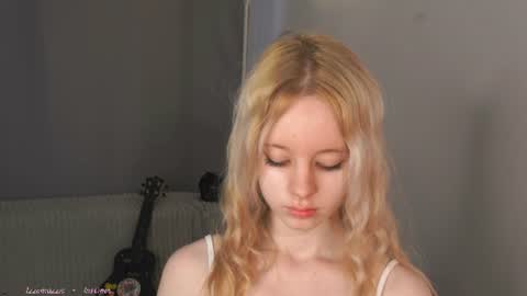 Snapshot of seebunny chatting on June 25, 2026, 4:22 pm See Its honey bunny im Lana online show from June 25, 2026, 4:22 pm