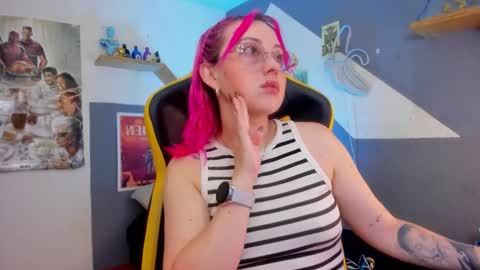 Snapshot of sejmet_5 chatting on December 3, 2025, 2:37 pm Yeyis online show from December 3, 2025, 2:37 pm