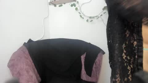 Selena online show from November 15, 2025, 7:32 pm