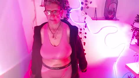 Snapshot of selena_ferreira chatting on July 6, 2026, 7:16 pm Selena online show from July 6, 2026, 7:16 pm