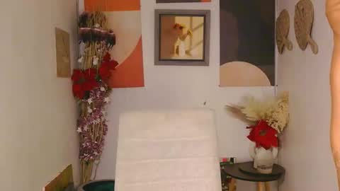 selena_fox2000 online show from December 1, 2025, 12:48 am
