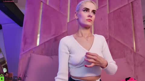 Snapshot of selenadaze chatting on November 4, 2025, 4:33 am Selena online show from November 4, 2025, 4:33 am