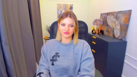 selenaemoore online show from April 9, 2026, 6:19 am