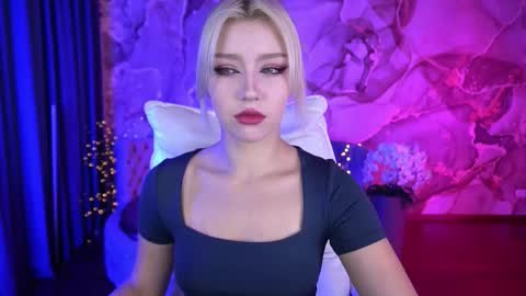 selenairis online show from September 16, 2025, 7:20 am