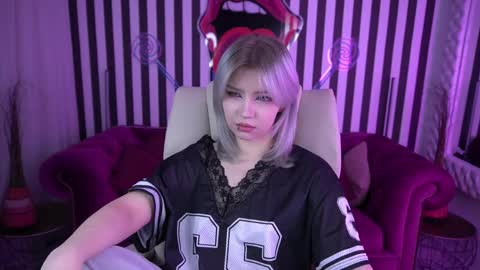 selenairis online show from April 29, 2026, 7:01 am
