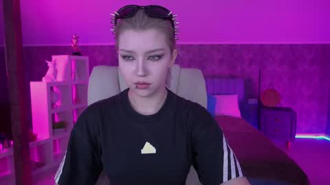 selenairis online show from June 4, 2026, 8:20 am
