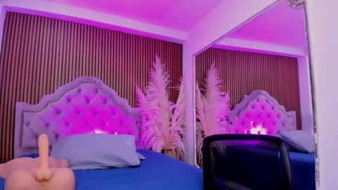 selenastonne online show from December 22, 2025, 8:06 pm