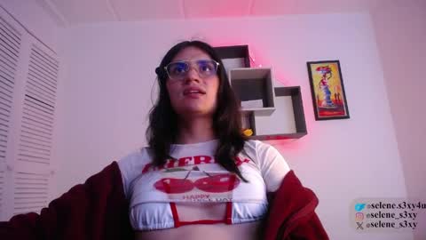 Snapshot of selene_cutie chatting on March 24, 2026, 11:32 pm Selene help me with 50 thumbs up online show from March 24, 2026, 11:32 pm