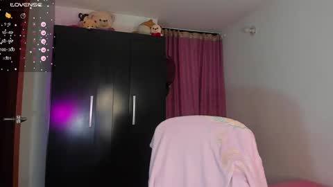 Snapshot of selene_e chatting on March 1, 2025, 2:04 am Karol. online show from March 1, 2025, 2:04 am