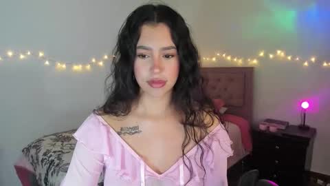 Snapshot of selene_e chatting on December 15, 2025, 10:25 pm Karol. online show from December 15, 2025, 10:25 pm