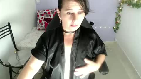 selene online show from February 6, 2025, 3:09 pm