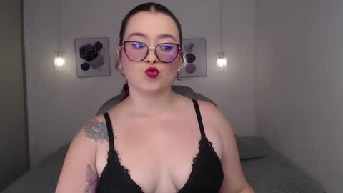 Snapshot of selene_rouse_ chatting on May 5, 2026, 10:40 pm selene_rouse_ online show from May 5, 2026, 10:40 pm